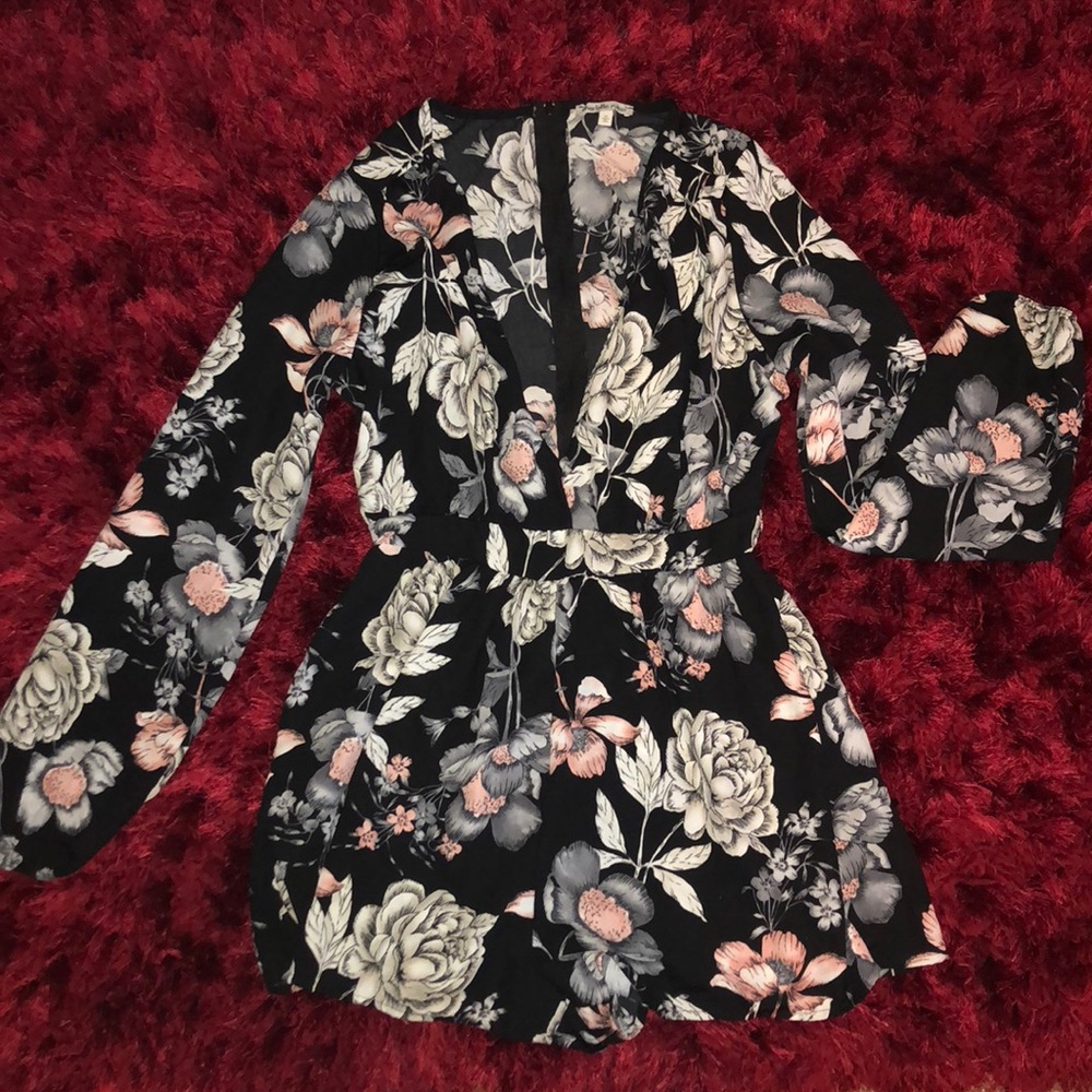 Floral romper 🌸